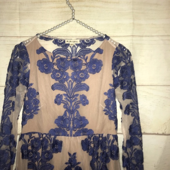 For love and lemons Temecula embroidered dress SM - Picture 5 of 7